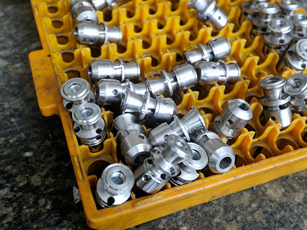 電（diàn）鍍鉻（gè）